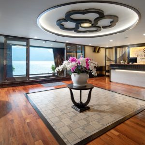 lobby-reception-hall-elegant-peony-cruises-lan-ha-bay-viettrendtour