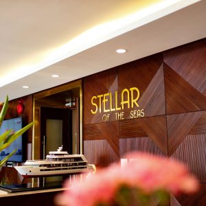 lobby-sign-brand-detail-stellar-of-the-seas-lan-ha-bay-viettrendtour