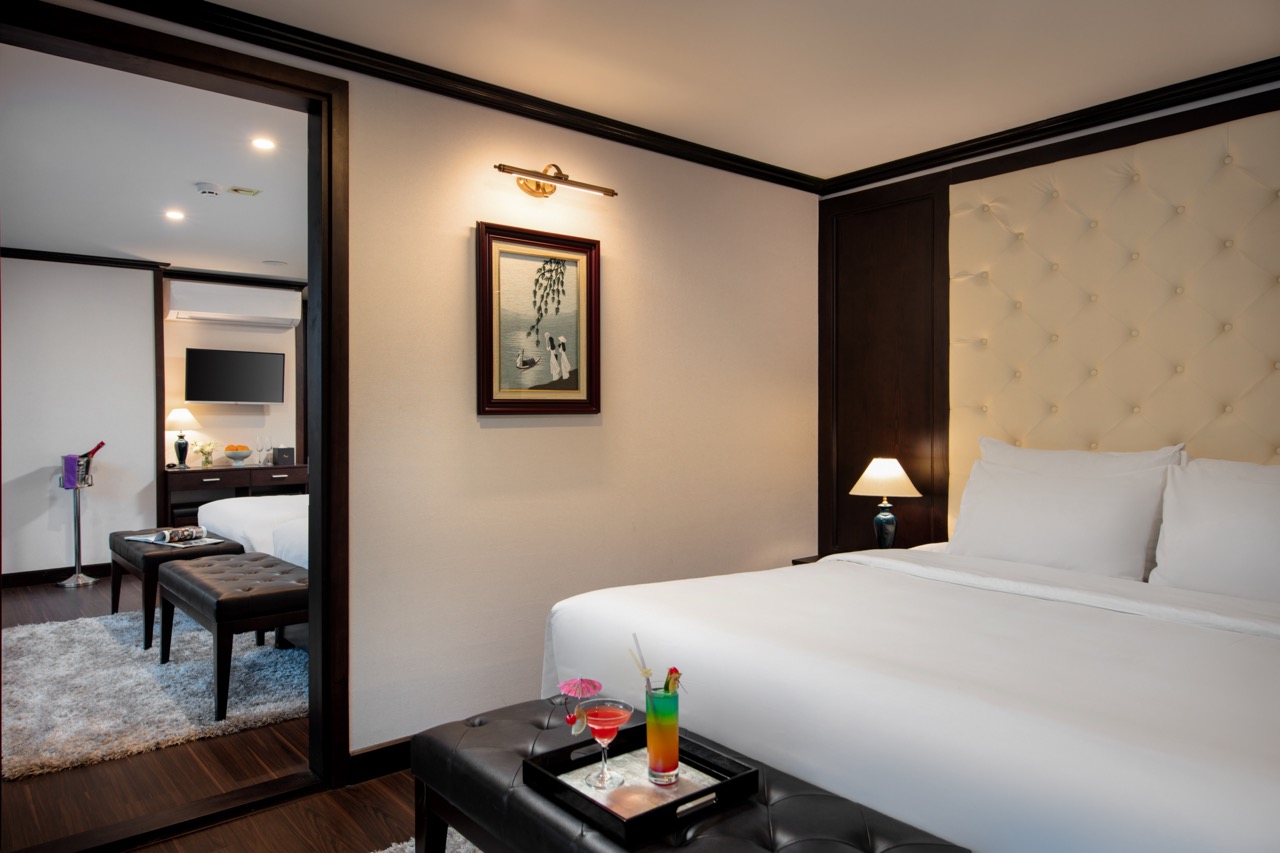 Comfortable cruise room with plush bedding and modern amenities, perfect for a relaxing Halong Bay e.
