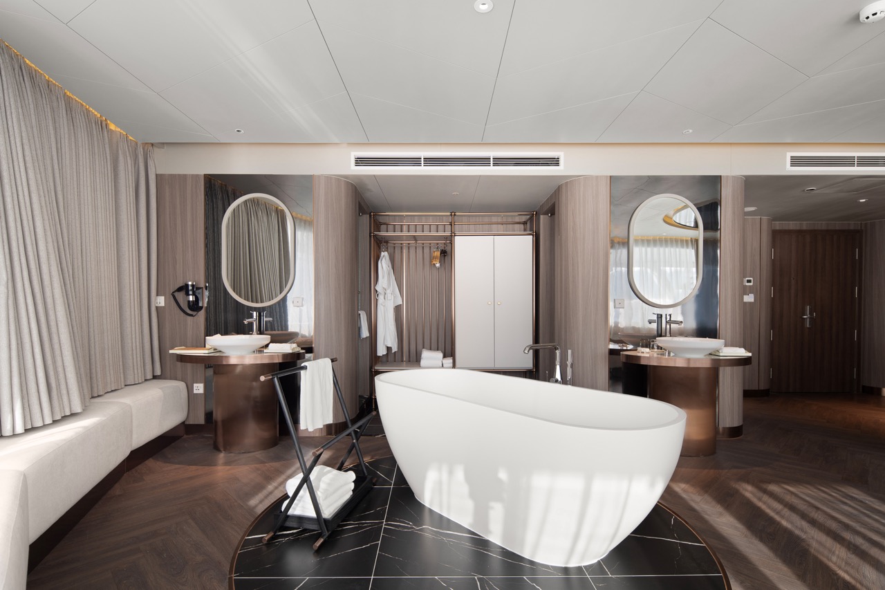 Luxurious modern bathroom with free-standing bathtub and elegant decor.