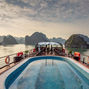 orchid-premium-sundeck-jacuzzi-2