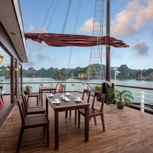 orchid-trendy-restaurant-outdoor-seats