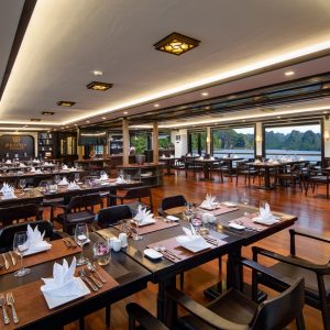 restaurant-bay-views-wide-angle-peony-cruises-lan-ha-bay-viettrendtour