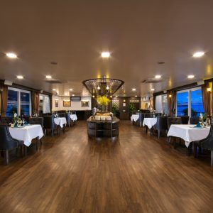 restaurant-fine-dining-grand-hall-mon-cheri-cruise-lan-ha-bay-viettrendtour