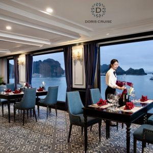 restaurant-window-tables-bay-views-doris-cruise-lan-ha-bay-viettrendtour