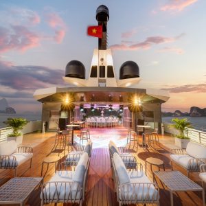 sky-bar-sundeck-party-deck-grand-pioneers-cruise-halong-bay-viettrendtour