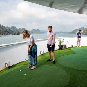 sundeck-golf-guest-activity-stellar-of-the-seas-lan-ha-bay-viettrendtour