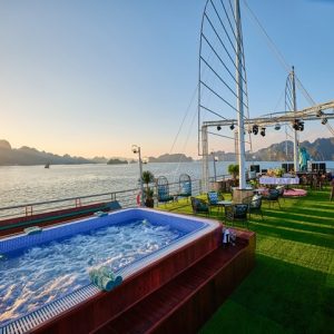sundeck-jacuzzi-sunset-sea-lion-cruise-halong-bay-viettrendtour