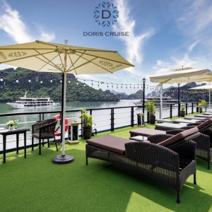 sundeck-sunloungers-umbrellas-view-doris-cruise-lan-ha-bay-viettrendtour