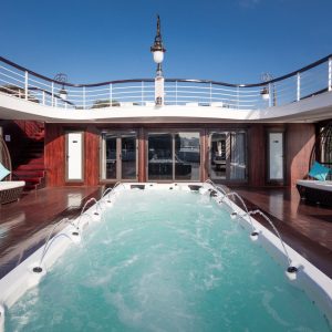 sundeck-swim-spa-pool-ambassador-cruise-halong-bay-viettrendtour
