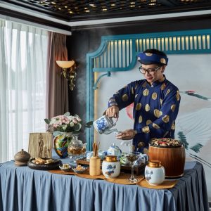 tea-ceremony-teaware-detail-capella-cruise-lan-ha-bay-viettrendtour
