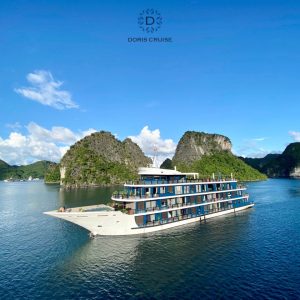view-sunlit-karsts-wide-panorama-doris-cruise-lan-ha-bay-viettrendtour