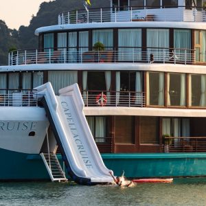 waterslide-ocean-splash-capella-cruise-lan-ha-bay-viettrendtour