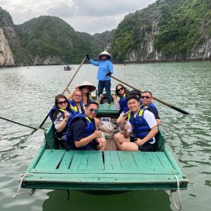 activity-boat-group-alisa-premier-cruise-halong-bay-viettrendtour