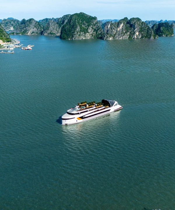 Luxury yacht cruising in Ha Long Bay, Vietnam with scenic limestone karsts.