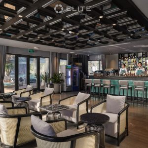 bar-lounge-elite-of-the-seas-lan-ha-bay-viettrendtour