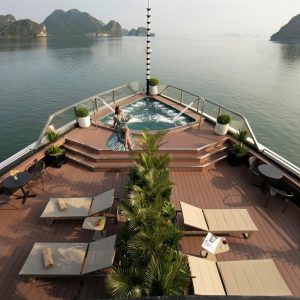 bow-jacuzzi-calista-cruise-halong-bay-viettrendtour