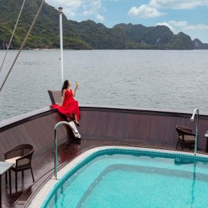 Bow Pool Scenic View – Lan Ha Bay – ViettrendTour