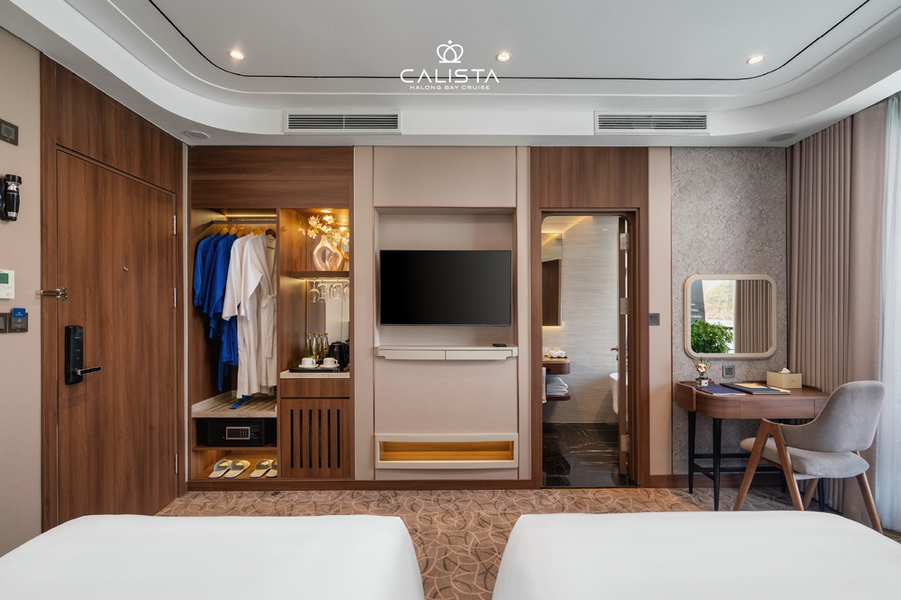 Luxurious cruise balcony overlooking Halong Bay, perfect for relaxing and enjoying scenic views.
