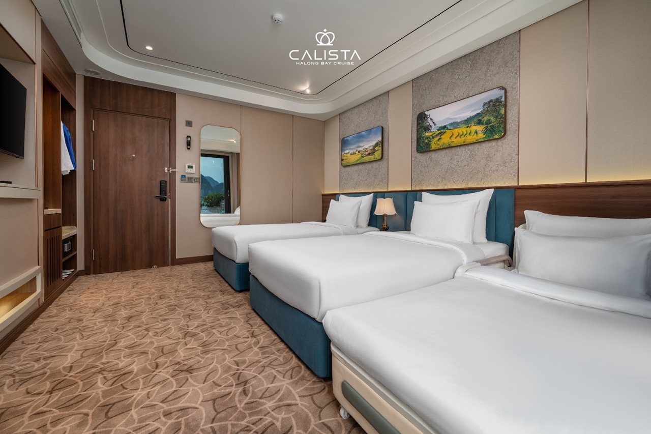 Luxurious cruise room featuring cozy beds and scenic views on Calista Cruise Halong Bay.