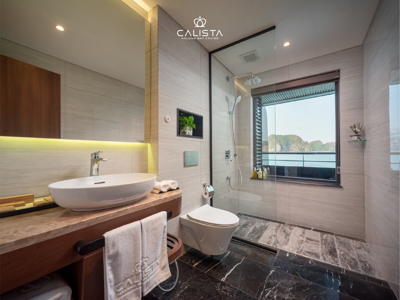 Halong Bay Luxury Bathroom | ViettrendTour.