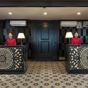 cruise-reception-front-desk-velar-of-the-sea-lan-ha-bay-viettrendtour