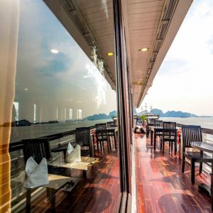 deck-dining-la-regina-bai-tu-long-viettrendtour