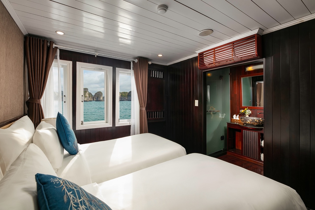 Stunning cruise balcony view in Halong Bay, perfect for relaxing and enjoying the scenic seascape.