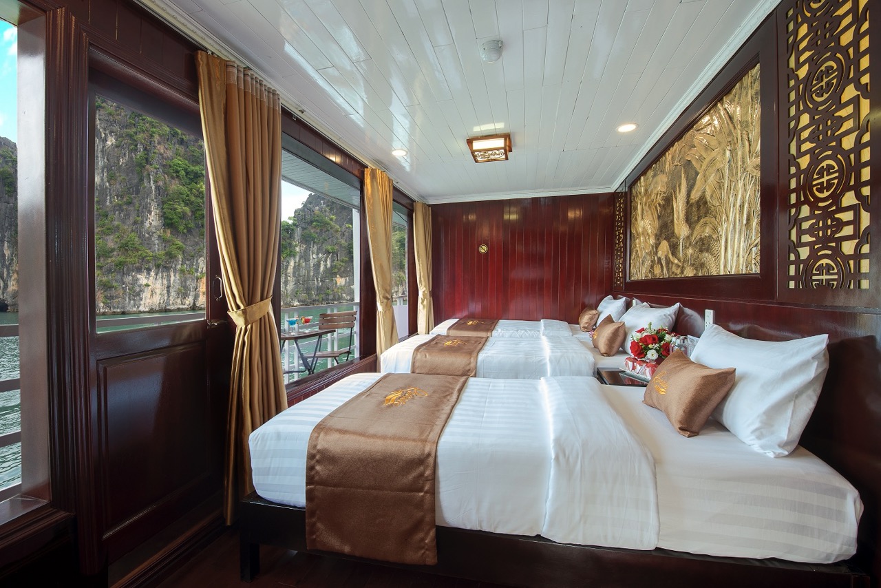 Luxurious cruise balcony overlooking Halong Bay, perfect for relaxing and enjoying scenic vistas.