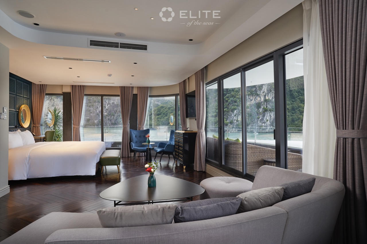 Spacious cruise balcony with panoramic views of Halong Bay, perfect for a relaxing and luxurious tra.