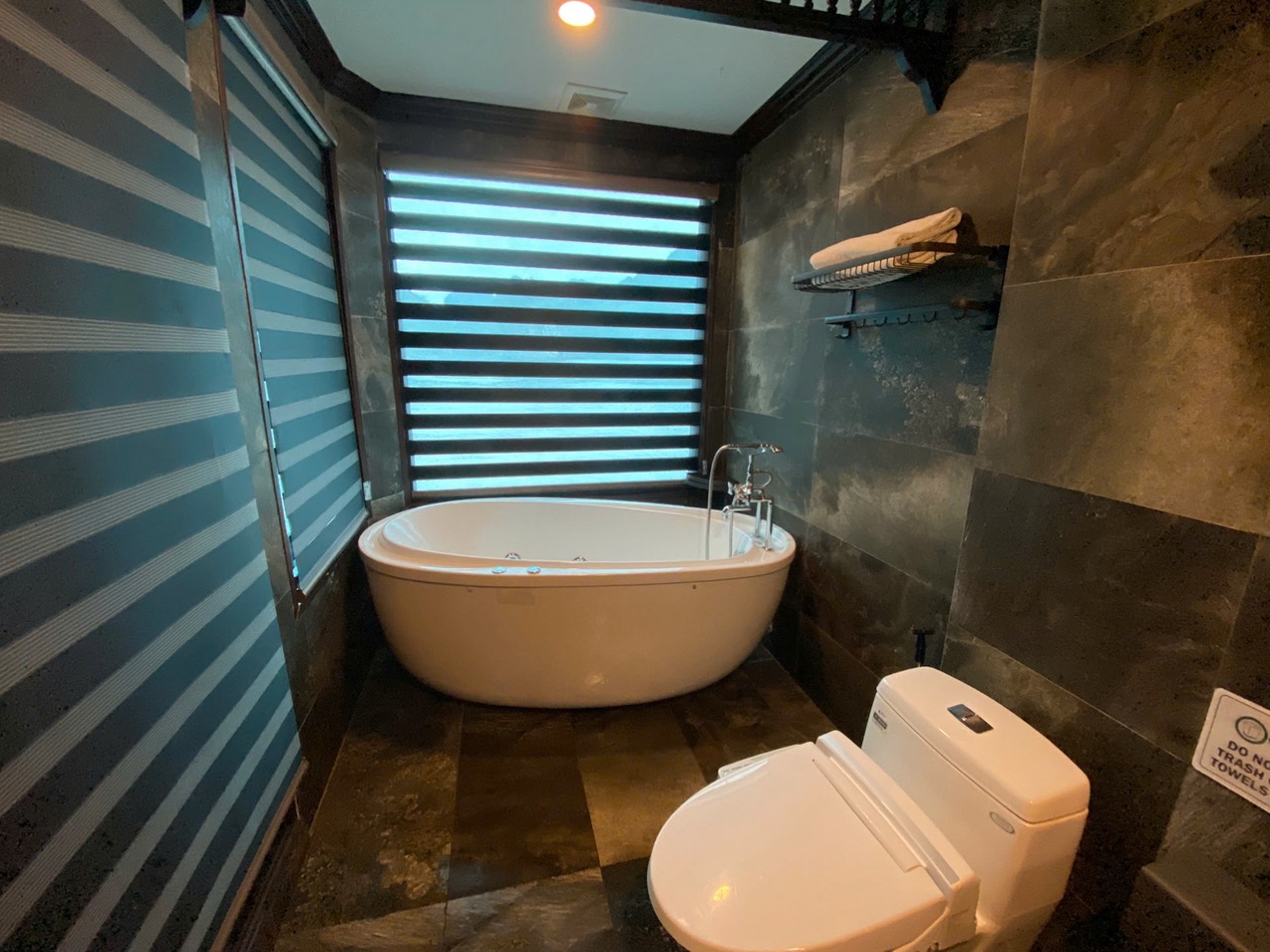 Relaxing bathtub scene on Halong Bay cruise balcony, luxurious travel experience, scenic water views.