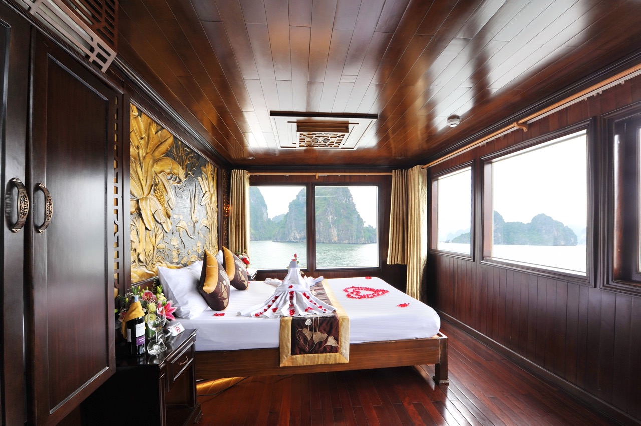 Elegant Bai Tu Long Bay cruise balcony with stunning scenery and serene atmosphere for a memorable e.