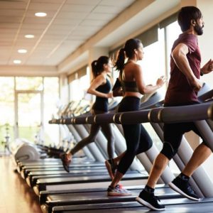 indoor-gym-cardio-workout-rita-cruise-lan-ha-bay-viettrendtour