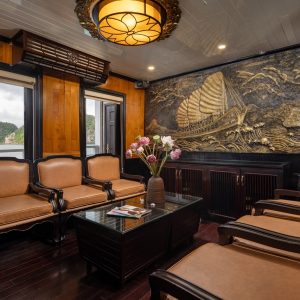 indoor-lounge-area-treasure-junk-bai-tu-long-bay-viettrendtour