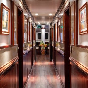 interior-hallway-cabin-deck-swan-cruise-bai-tu-long-bay-viettrendtour
