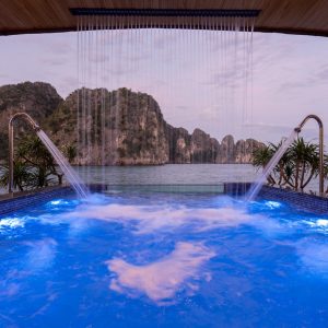 jacuzzi-seaview-pool-cycad-cruise-bai-tu-long-bay-viettrendtour