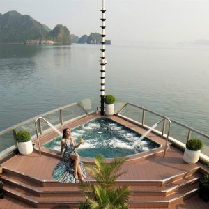 jacuzzi-view-calista-cruise-halong-bay-viettrendtour