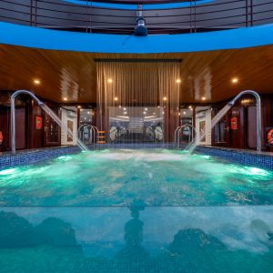 jacuzzi-waterfall-cycad-cruise-bai-tu-long-bay-viettrendtour