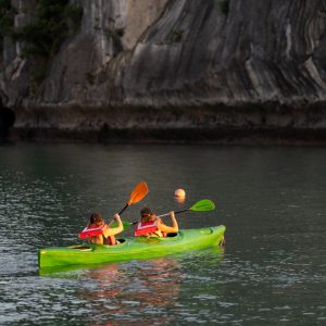 kayak-limestone-cliffs-route-bai-tu-long-bay-viettrendtour