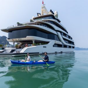 kayaking-cruise-view-calista-cruise-halong-bay-viettrendtour