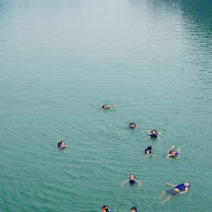 kayaking-swimming-rita-cruise-lan-ha-bay-viettrendtour
