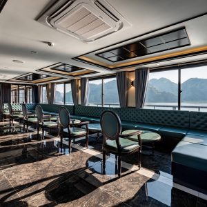 lounge-sea-view-rita-cruise-lan-ha-bay-viettrendtour