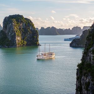 panoramic-bay-view-treasure-junk-bai-tu-long-bay-viettrendtour