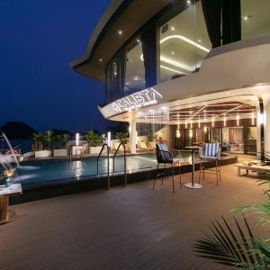 pool-bar-calista-cruise-halong-bay-viettrendtour
