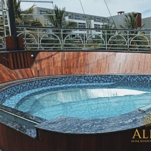 pool-sundeck-day-alisa-premier-cruise-halong-bay-viettrendtour