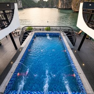 pool-sundeck-view-rita-cruise-lan-ha-bay-viettrendtour