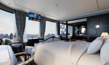 Elegant cruise balcony overlooking Lan Ha Bay, perfect for relaxing and enjoying stunning seascapes.