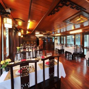 restaurant-cozy-dining-room-renea-cruise-bai-tu-long-bay-viettrendtour