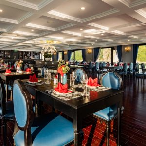 restaurant-dining-rosy-cruise-lan-ha-bay-viettrendtour