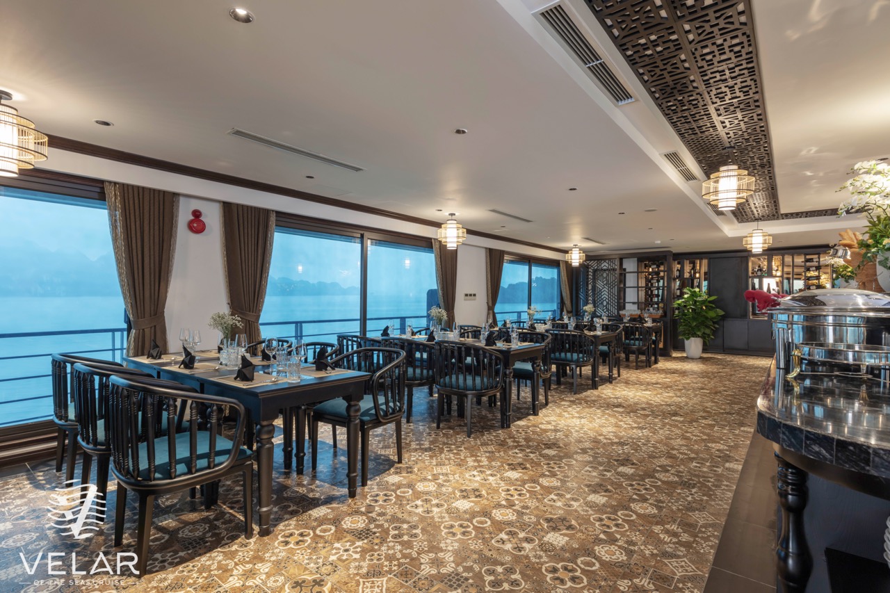 Luxurious cruise dining room with panoramic ocean views in Halong Bay, perfect for relaxing and enjo.